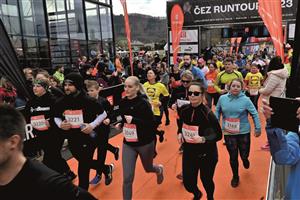 Přes tisíc dospělých běžců a tři stovky dětí vyrazily na trať prvního kopřivnického závodu ze série RunTour.