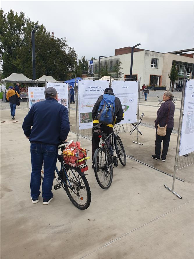 Výstava udržitelné mobility na farmářském trhu, září 7