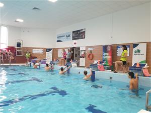 Plavecká soutěž měst se soutěží o nej kostým 9