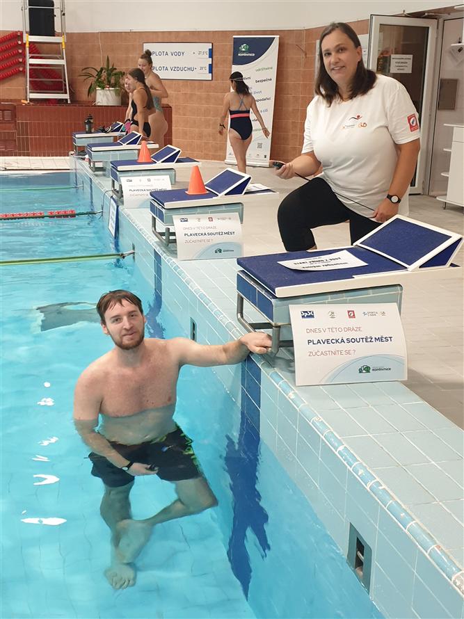 Plavecká soutěž měst se soutěží o nej kostým 5