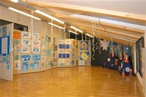 Podkrovní výstavní prostor v Šustalově vile 