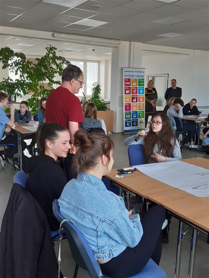 Školní fórum ZŠ 17. listopadu 15