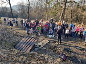 Hodina Země a otevření studánky u Hurských  2 2