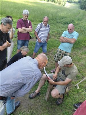 WORKSHOP sečení a naklepávání kosy - projekt Rozmanitostí k rovnováze 3