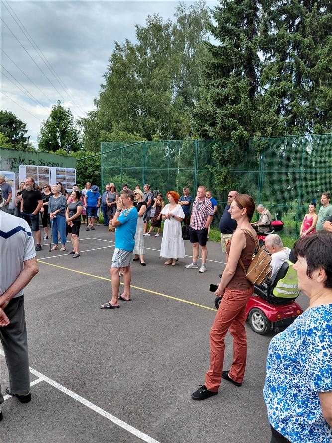 Veřejné projednání odstavného parkoviště a průchodu mezi ulicí Mírovou a hřištěm Na Luhách 8