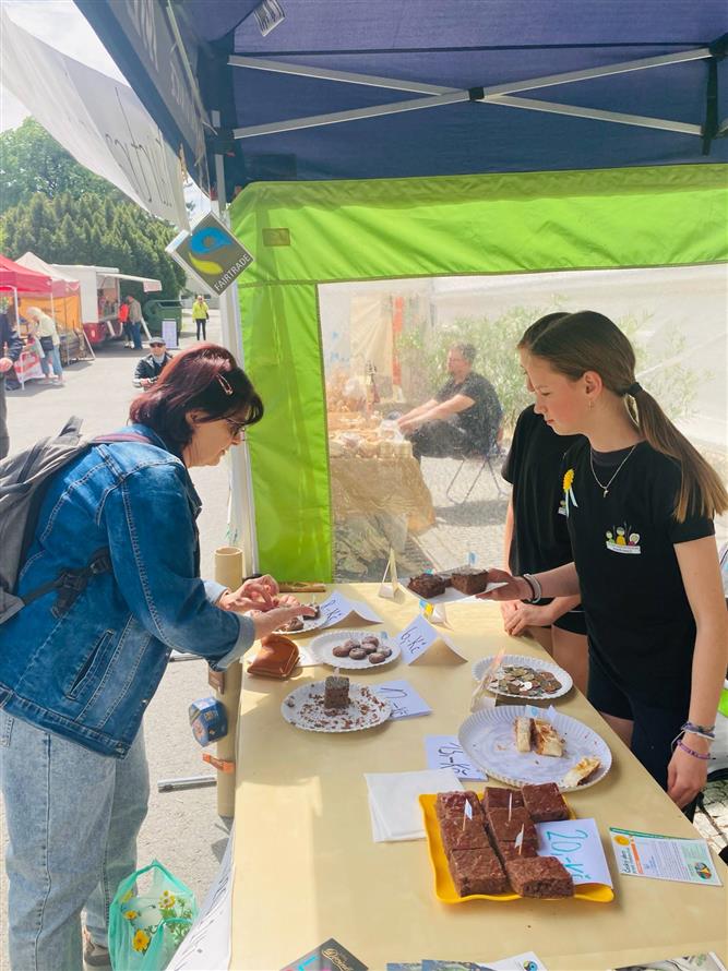 Fairtradový stan na květnovém farmářském trhu 19