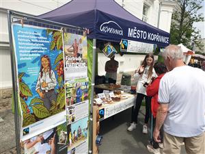 Fairtradový stan na květnovém farmářském trhu 13