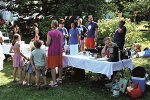 Novinkou víkendového programu byla pouťová snídaně, která měla i svůj charitativní podtext.