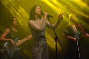 Lákadlem večerní části kulturního programu bylo vystoupení čistě ženské kapely Vesna, která letos na jaře Česko úspěšně reprezentovala v Eurovizi. FOTO: DAVID MACHÁČEK