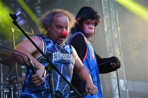 Potřebnou dávku pouťové ztřeštěnosti přivezlo do Kopřivnice ostravské duo Fredy a Krasty.