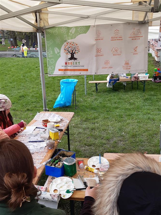 Den Země v Sadu E. Beneše