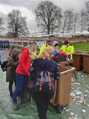 Den Země v Sadu E. Beneše