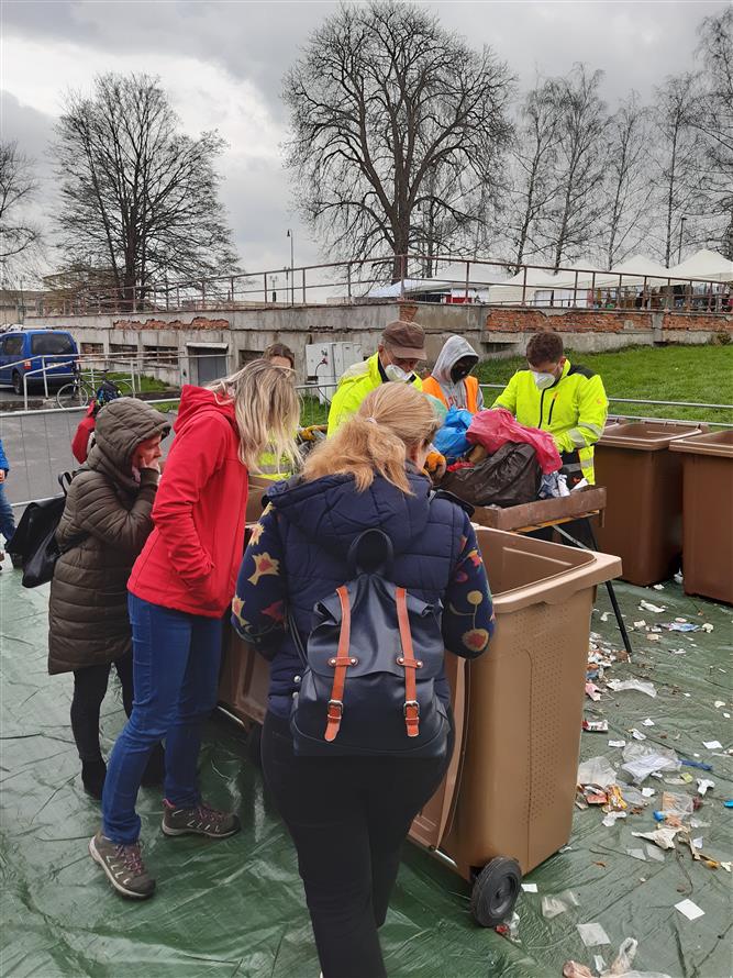 Den Země v Sadu E. Beneše