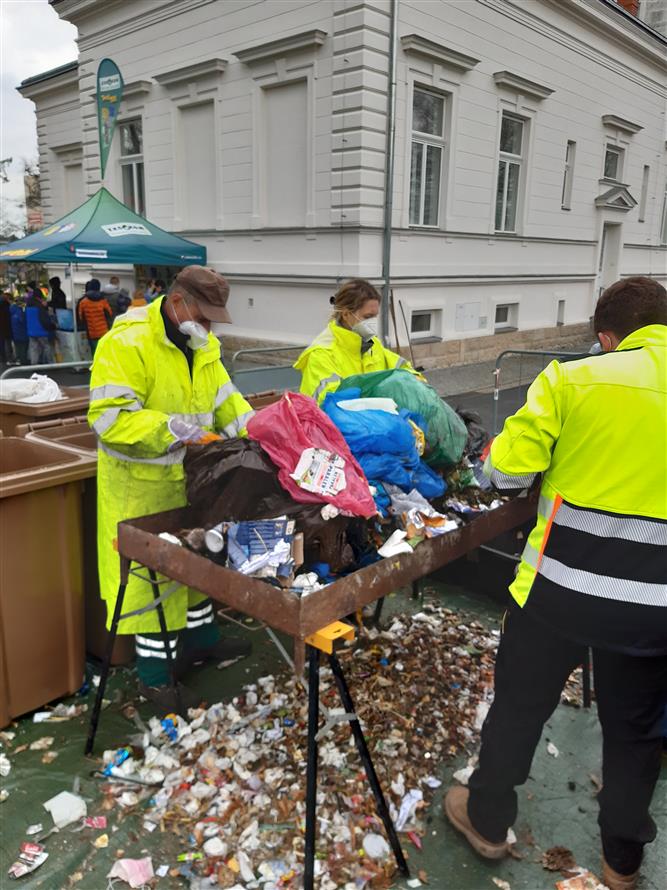 Den Země v Sadu E. Beneše