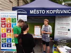 KOPRtoUR Globální stan na farmářském trhu