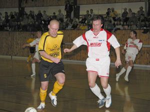 U míče bude dříve vysokomýtský Roman Podroužek. Ivo Maruchnič se na východě Čech ke střelbě moc nedostával.<br/>
FOTO: LUBOSLAV KAPSA