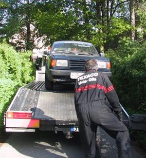 Minulou sobotu bylo zlikvidováno sedmnáct starých vozů z Kopřivnice a místních částí. Majitelé se svých vysloužilých aut zbavili zcela zdarma.<br/>
FOTO: DANA HOĎÁKOVÁ