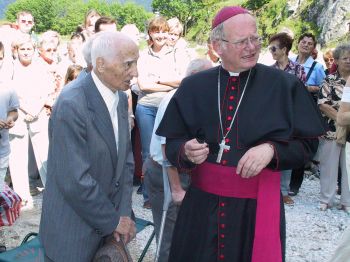 Vojtěch Petráš se po téměř čtyřiceti letech dočkal znovuodhalení svého obrazu, dílu požehnal biskup Lobkowicz.<br/>
FOTO: DAVID MACHÁČEK