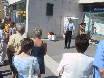 System.Linq.Enumerable+<TakeIterator>d__25`1[System.Char]