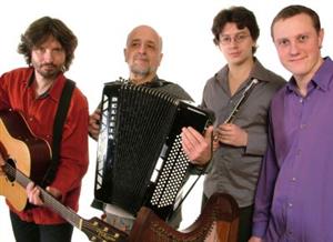 Skupina Irish Dew a její irská a skotská muzika s keltskými kořeny je jednou z nabídek sobotního Bartolomějského večera před kulturním domem.<br/>
FOTO: ARCHIV