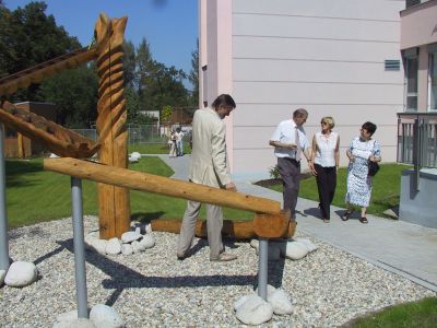 Artefakt symbolizující vodu je součástí nově otevřené, zrekonstruované Zahrady Zdeňka Buriana v Dětském centru.<br/>      
FOTO: ILONA HOFFMANNOVÁ