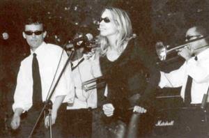 Žhavá hudba a chytlavá pódiová show, to návštěvníkům nabídne sobotní koncert kapely Laura a její tygři před kulturním domem. Začátek je plánován na 19 hodin.<br/>                
FOTO: DAVID MACHÁČEK
