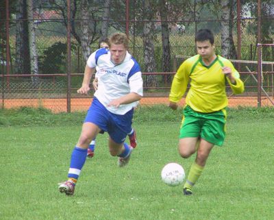 Vlčovičtí fotbalisté v neděli na domácím hřišti jednobrankovým rozdílem porazili Bašku a svého soupeře poslali na samotné dno tabulky.<br/>                                                       
FOTO: DAVID MACHÁČEK

