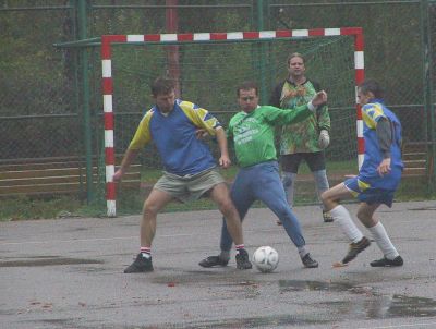 Ve velmi nepříjemném dešti se na body do tabulky utkaly minulou sobotu třetiligové týmy malé kopané. Na programu byl už sedmý turnaj v pořadí.<br/>                                                    
FOTO: DAVID MACHÁČEK
