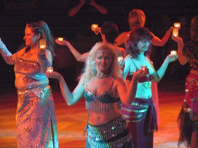 Domácí skupina orientálního tance Farridah na své Orient Show předvedla také choreografii nazvanou Tanec se svíčkami.<br/>                                                                              
FOTO: DAVID MACHÁČEK
