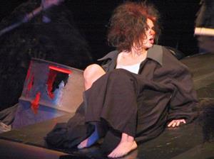 Ivana Stejskalová v roli malé čarodějnice spolu s kolegy ze souboru Divadla Petra Bezruče zahajovala sezonu představení pro děti.<br/>                  
FOTO: DAVID MACHÁČEK
