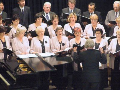 Šest pěveckých sborů včetně zpěváků ze Šternberka (na snímku) vystoupilo minulou sobotu na tradiční podzimní přehlídce v Katolickém domě.<br/>                                                         
FOTO: DAVID MACHÁČEK
