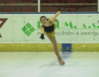 Krasobruslařka Kateřina Kubienová při sobotní volné jízdě, která jí vynesla stříbrnou medaili na Velké ceně města Kopřivnice.<br/>                                                                     
FOTO: DAVID MACHÁČEK
