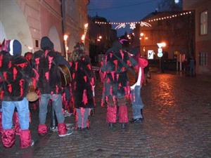 Mikulášské čertění bylo svědkem rozsvícení vánoční výzdoby města, která v letošním roce doznala značného rozšíření.<br/>                                                                                    
FOTO: DAVID MACHÁČEK
