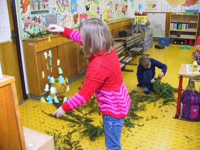Minulý týden vrcholily přípravné práce na Základní škole v Trnávce před víkendovým otevřením vernisáže u příležitosti 130. výročí založení školy.<br/>                                                  
FOTO: DAVID MACHÁČEK
