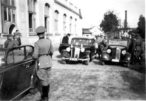 Katolický dům s německými důstojníky v době protektorátu.<br/>
FOTO: Archiv
