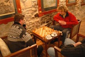 Milovníci deskových her se v Anglickém klubu ve Štramberku věnovali i královské  hře v šachy. Další setkání je plánováno na příští týden.<br/>                                                              
FOTO: DAVID MACHÁČEK
