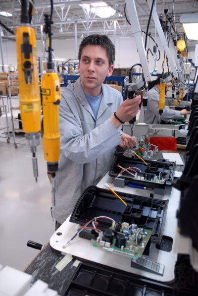 Bang&Olufsen už dává práci lidem ve svém novém výrobním závodě. Společně s produkcí prý bude v dalších měsících a letech růst i zaměstnanost.<br/>                                            
FOTO: DAVID MACHÁČEK
