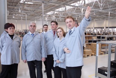 Ministr průmyslu a obchodu Milan Urban si minulý týden prohlédl nejen závod Bang&Olufsen, ale později i muzeum.<br/>               
FOTO: DAVID MACHÁČEK
