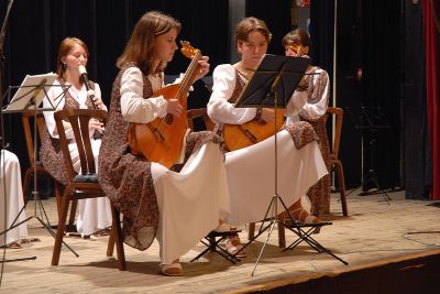Většina programu jedenáctých Dnů klasické kytary patřila pochopitelně právě kytaře, byly ale i výjimky jako v případě koncertu souboru zobcových fléten s duem louten.<br/>         
FOTO: DAVID MACHÁČEK
