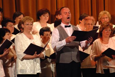 Mořic Jurečka s Marii Melnárovou zpívají sólové party skladby ’Ó, radost má’ z programu jarního koncertu PSK.<br/>                                                                                          
FOTO: DAVID MACHÁČEK
