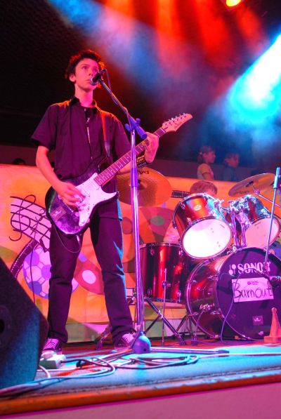 Místní mladí rockeři z kapely Burnout byli jedním z objevů letošního v pořadí již třetího ročníku přehlídky Schody v kulturním domě.<br/>                                                        
FOTO: DAVID MACHÁČEK
