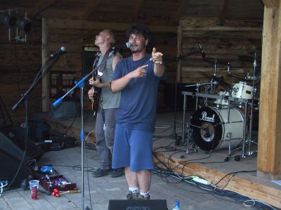 Limbo bylo jednou ze čtyř místních kapel, které si zahrály na premiérovém ročníku alternativního Jentak Festu u chaty na Červeném kameni.<br/>                                                     
FOTO: ONDŘEJ ZAPLETAL
