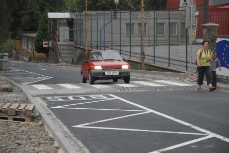 Část silnice přes Štramberk byla zprovozněna, celým městem však zatím stále není možné projíždět bez omezení.<br/>                                                                                            
FOTO: DAVID MACHÁČEK
