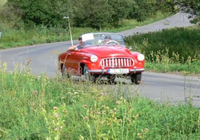 Závodním okruhem okolo Štramberka se míhaly nablýskané veterány mnoha kategorií.<br/>                                                           FOTO: DANA HOĎÁKOVÁ