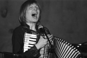 Vesna Vaško-Cáceres se svou harmonikou bude jedním z hudebních hostů letošního Bartolomějského večera.<br/>                                                                                                                         
FOTO: ARCHIV
