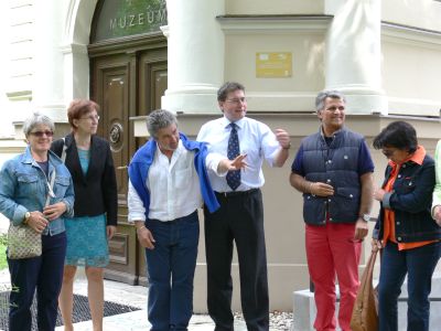 Delegace z italského družebního města Castiglione del Lago navštívila mimo jiné i muzeum v Lašské vile.<br/>                             
FOTO: DANA HOĎÁKOVÁ
