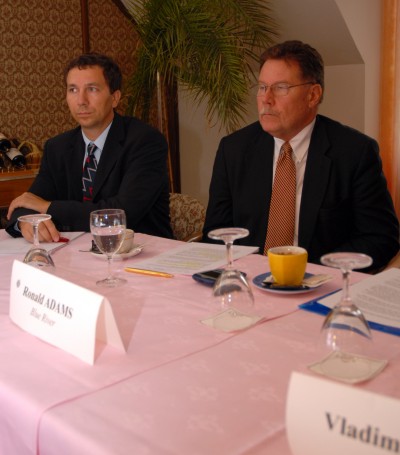 Ronald Adams a Igor Vlček oznamují na tiskové konferenci vize o budoucnosti Tatry. Oba budou také působit v představenstvu společnosti, Adams jako jeho předseda. <br/>
FOTO: DAVID MACHÁČEK
