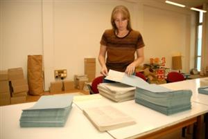 V tomto týdnu pracovnice radnice připravovaly podklady k volbám. Hlasovací lístky by lidé měli najít ve schránkách nejpozději v úterý 17. října. <br/>
ILUSTRAČNÍ FOTO: DAVID MACHÁČEK