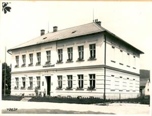 Za protektorátu byl obecní úřad v tomto domě.<br/>