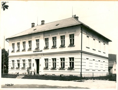 Za protektorátu byl obecní úřad v tomto domě.<br/>